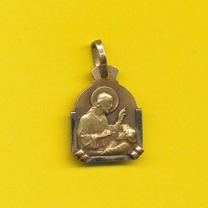 Vintage French gold plated ORIA Charm Religious Medal pendant representing Jesus and communicant (ref 3448)
