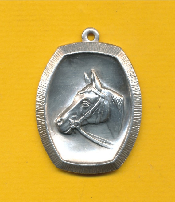 アンティーク ラージ シルバー メッキ メダル ペンダント 馬 (ref 2574