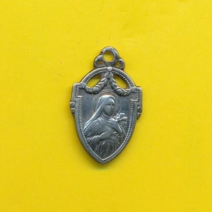 Antique sterling silver charm religious medal pendant Saint Therese of Lisieux (ref 4537)