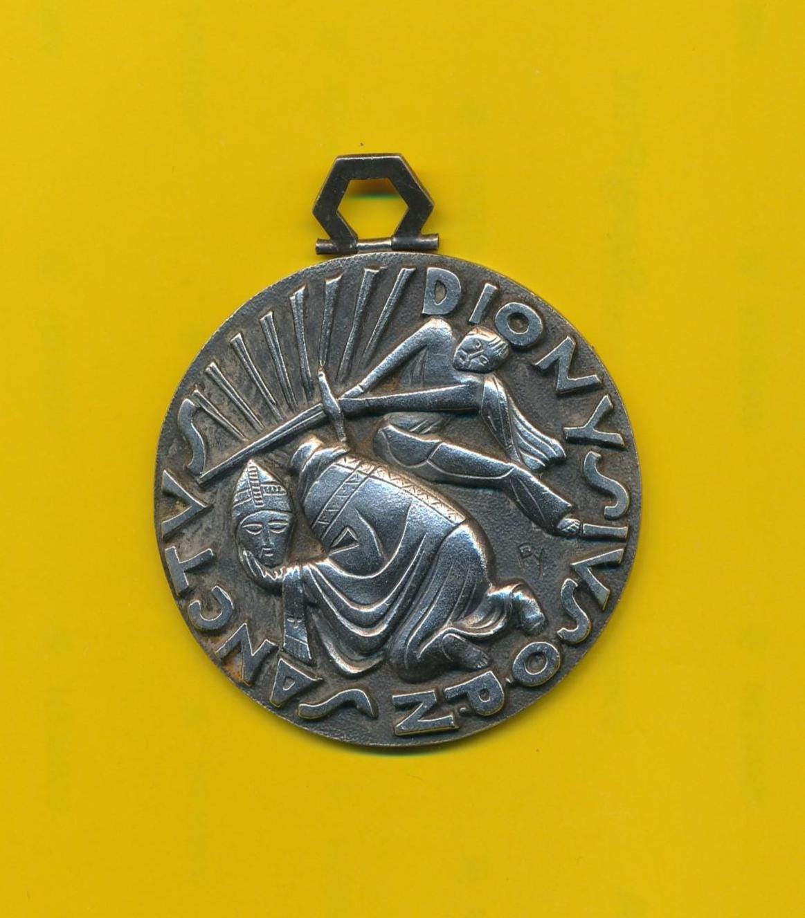 Ancienne médaille religieuse en métal argenté représentant St Michel