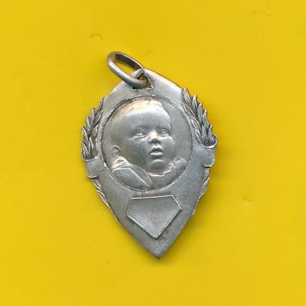 Vintage silver plated charm medal pendant Baby - good milk for the little ones 1933 (ref 4812)