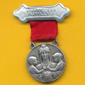 Vintage ART DECO silver plated charm pendant medal representing Wards of Firefighters France 1935 - Marianne (ref 2120)