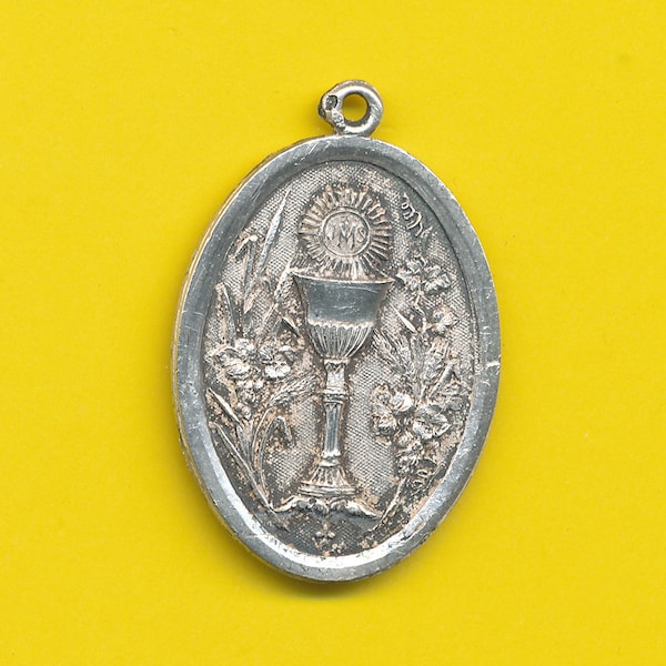 Antique French sterling silver  Religious charm Medal pendant Holy Communion  chalice Art Nouveau - Victorian charm (ref 3538)