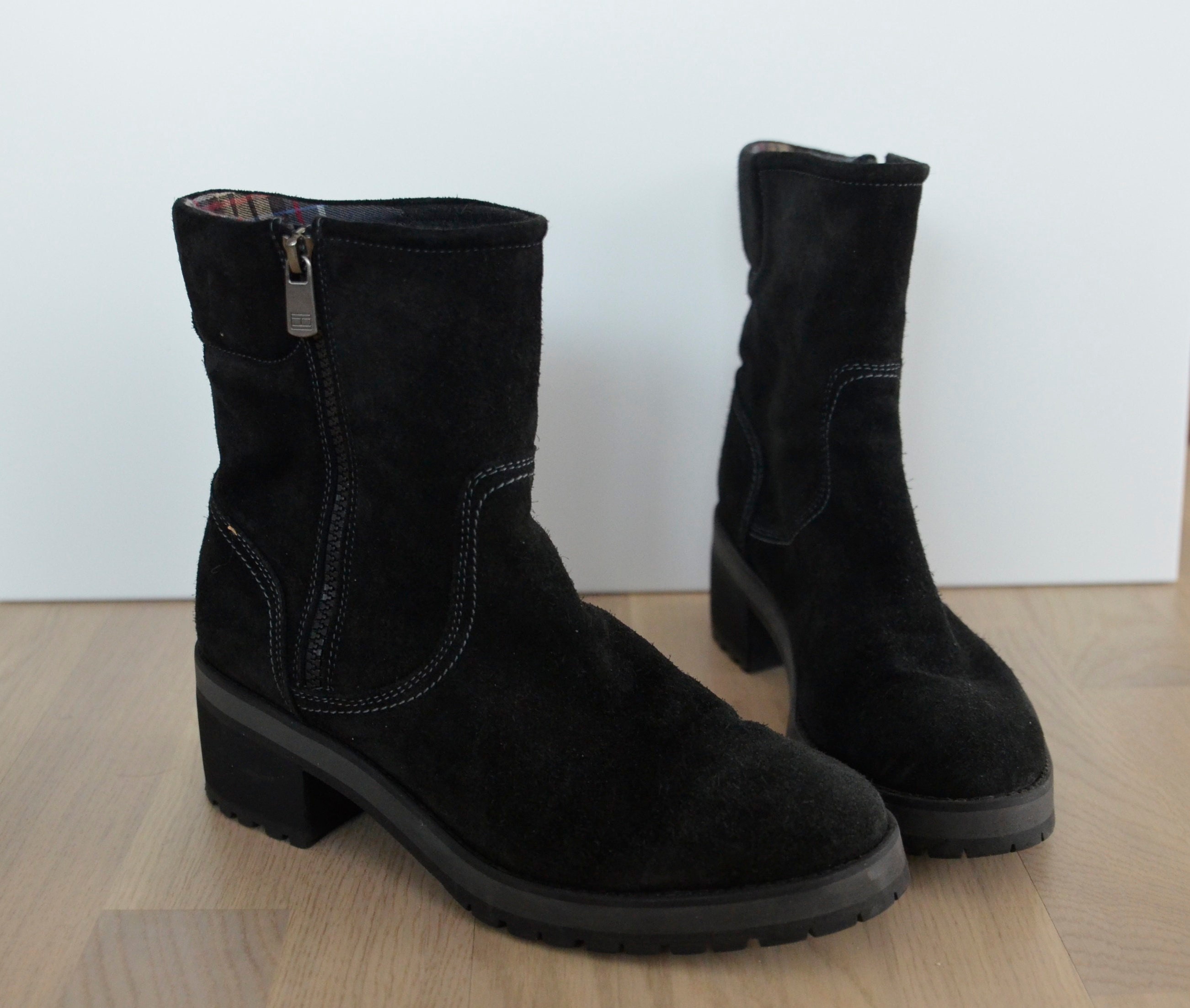tommy hilfiger black knit mid heel boots