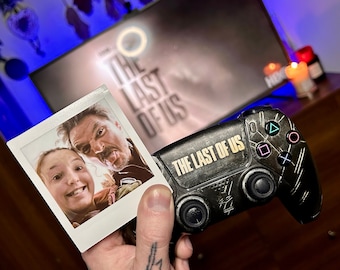 The Last of Us HBO - Joel and Ellie Polaroid