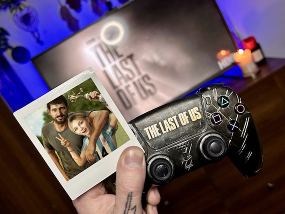 Joel and Sarah Polaroid Photo the Last of Us HBO Series 