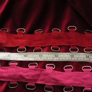 dubbel D-ringsband i starkt rosa eller rött per meter, säljare i Storbritannien