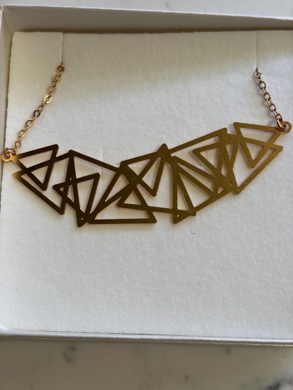 Vintage Estate Triangle Necklace, Gold Triangle, Geometric Necklace, Gold Necklace, Delicate Necklace, Geometric Jewelry, Triangle Jewelry