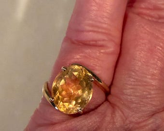 Citrine Gemstone (Circa 1980's) Modernist Abstract Ring 14kt Yellow Gold