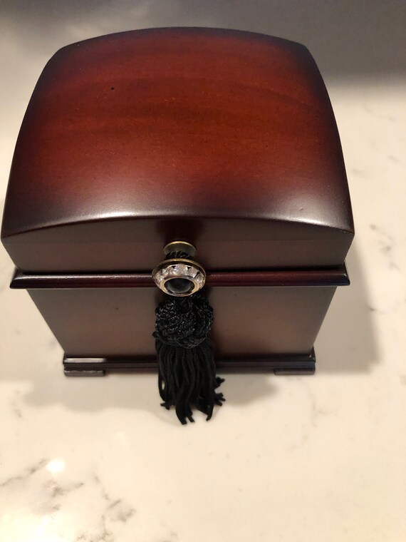 Vintage Bombay Arabella WINDUP MUSIC BOX, Jewelry
