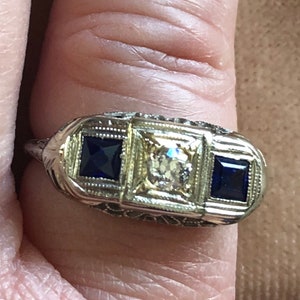 Antique Art Deco (Circa 1925) Filigree Old European Diamond and Blue Sapphires Ring 14Kt White Gold (Size 5 3/4)