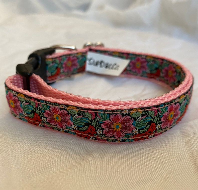 Green and Pink Floral Collar image 1