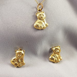 ジュエリーセット//ベビーベア//テディベア//ペンダント//ピアス//ゴールドトーンメタル//細いチェーン//お子様に最適//