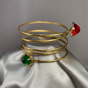 Bracelet//Arm band//Two stones, Red and green//Egyptian revival//20s Flapper Style//Gold tone spiral bands//5 Bands//Adjustable //Vintage