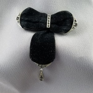 Pin//Edwardian//Antique//Black Velvet Bow//Silver//Marcasite Jewelry//Downton Abbey// Dangle from Bow//C clasp//Original Finding