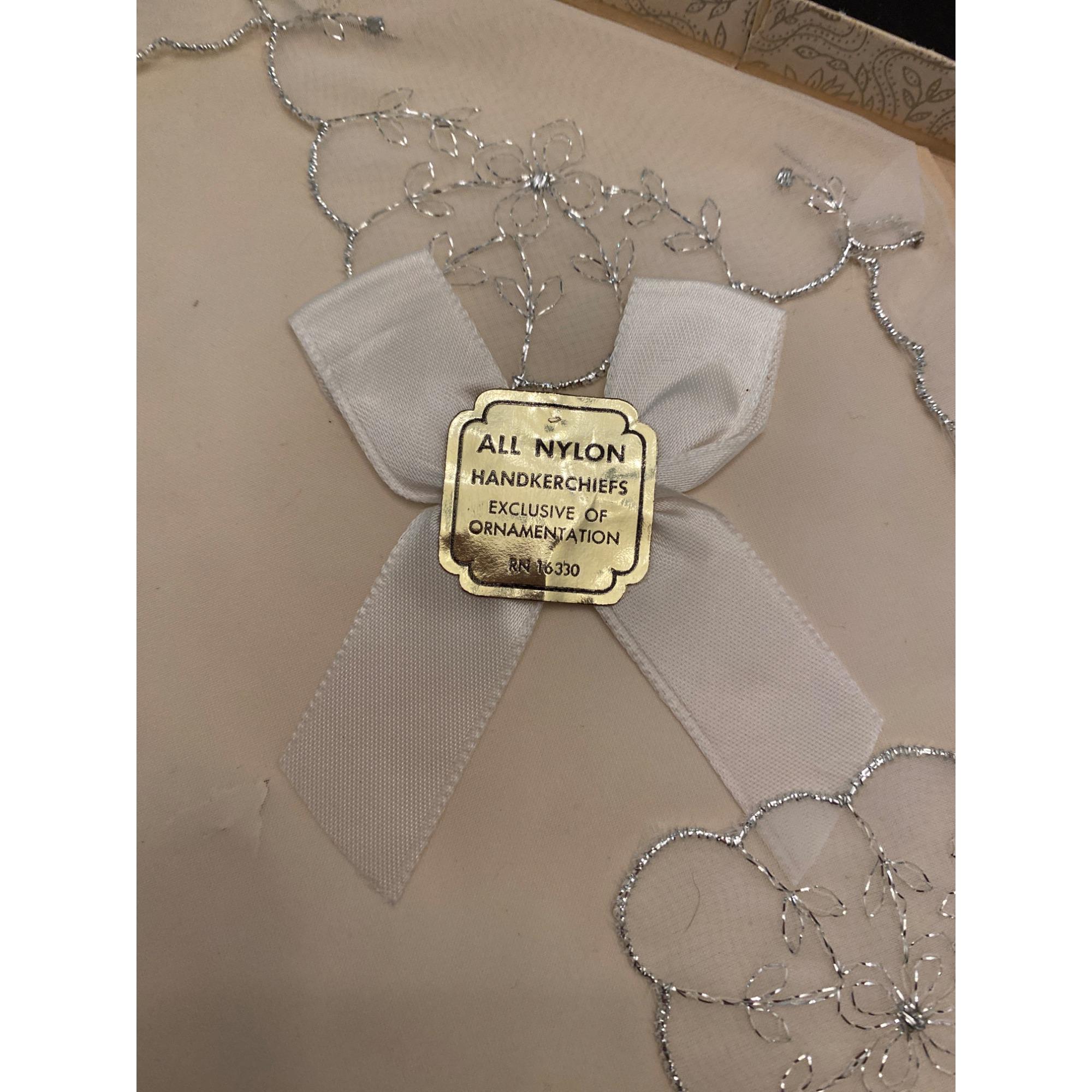 ヴィンテージ装飾ナイロンハンカチ オリジナルボックス 銀糸刺繍