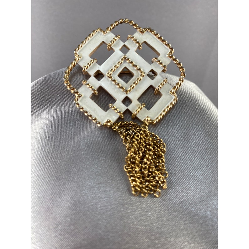 Avon Brooch Pin White Enamel Geometric Gold Twisted Roping Fringe Vintage image 5