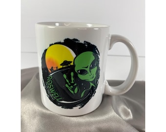 UFO Alieno sorridente che fa il segno della pace Roswell NM Tazza in ceramica Stazione di invasione VTG