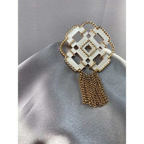 Avon Brooch Pin White Enamel Geometric Gold Twist… - image 2
