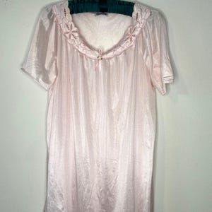 Camisón Vintage Lencería Rosa Detalle Encaje Bordado Ediciones Básicas Talla L