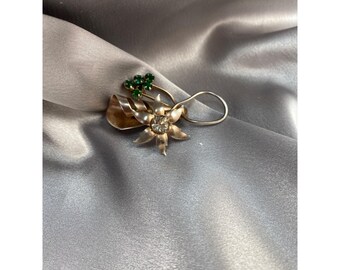 Broche Vintage Signée HS AVON 2004 - Métal Couleur Or Avec Cristaux Verts Et Blancs, Occasion