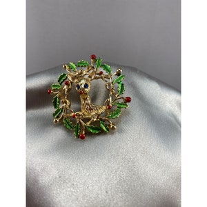 Christmas Wreath w/ Deer Gerrys Red Nose Enamel 1.75&quot; dia. Holly berries 70s VTG