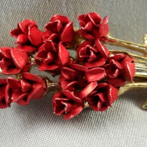 Pin//Brooch //Red Roses Bouquet //DM Mark//Enameled //Gold Leaves with Stems//Dozen roses//Intricate //Detailed// Vintage//Valentines Day