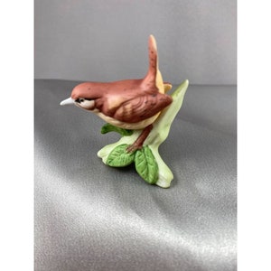 Bird Figurine Wren Bisque Porcelain Realistic Detail Miniature VTG