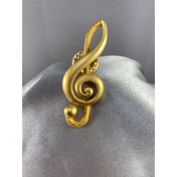 Pin Brooch Musical Treble clef symbol Lapel pin JJ mark Brushed gold Vtg.