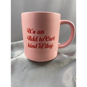 Stary różowy ceramiczny kubek z czerwonym napisem „Its An Add To Cart Kind Of Day” 12 Oz Parker Lane