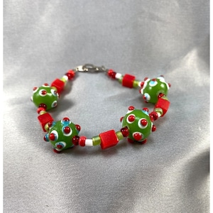Bracelet Handmade Glass Bead In Festive Green & Red With Silver Clasp Vintage