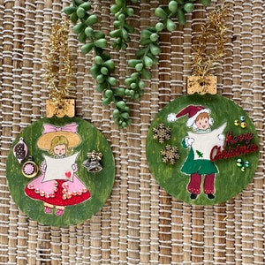 Customized Round Wood Ornaments. Handprinted Ornament. Personalized Gift Tag. Christmas Gift.