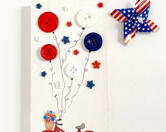 Patriotic Bicycle  Button Sign. Patriotic Button Artwork. Red White and Blue Decor. Patriotic Wood Sign. Recycled Wood Pallet.