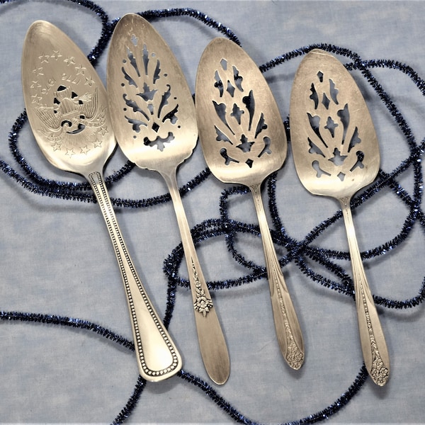 4 Vintage Cake Servers Silverware Choice Mismatched Reticulated Buffet Serving Utensil National Silver Co Tudor Plate Oneida Community