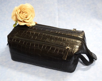 Vintage Black Leather Shaving Bag Toiletry Travel Case 3 Zippered Outside Compartments 1 Pocket Inside Carrying Handle