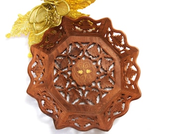 Vintage Carved Wood Plate 11 Inch Dish Hand Carved in India Scalloped Edge Plate with Inlay Center Candy Bowl Walnut Bowl Display Bowl