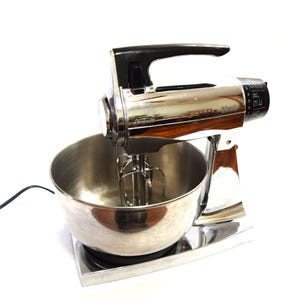 Vintage Sunbeam Mixmaster Chrome Stand Mixer Electric Countertop Mixer 12 Speed Instruction Book, 2 Beaters, 2 Dough Hooks, 1 Bowl