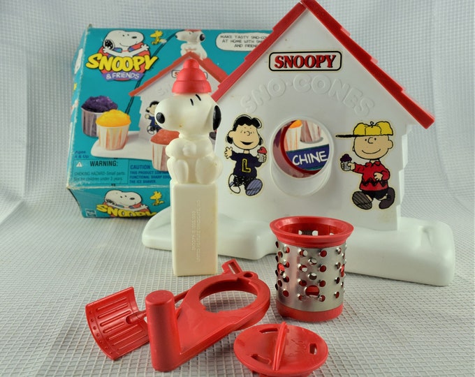 Vintage Snoopy Sno Cone Machine Peanuts Plastic Hand Cranked Snow Cones