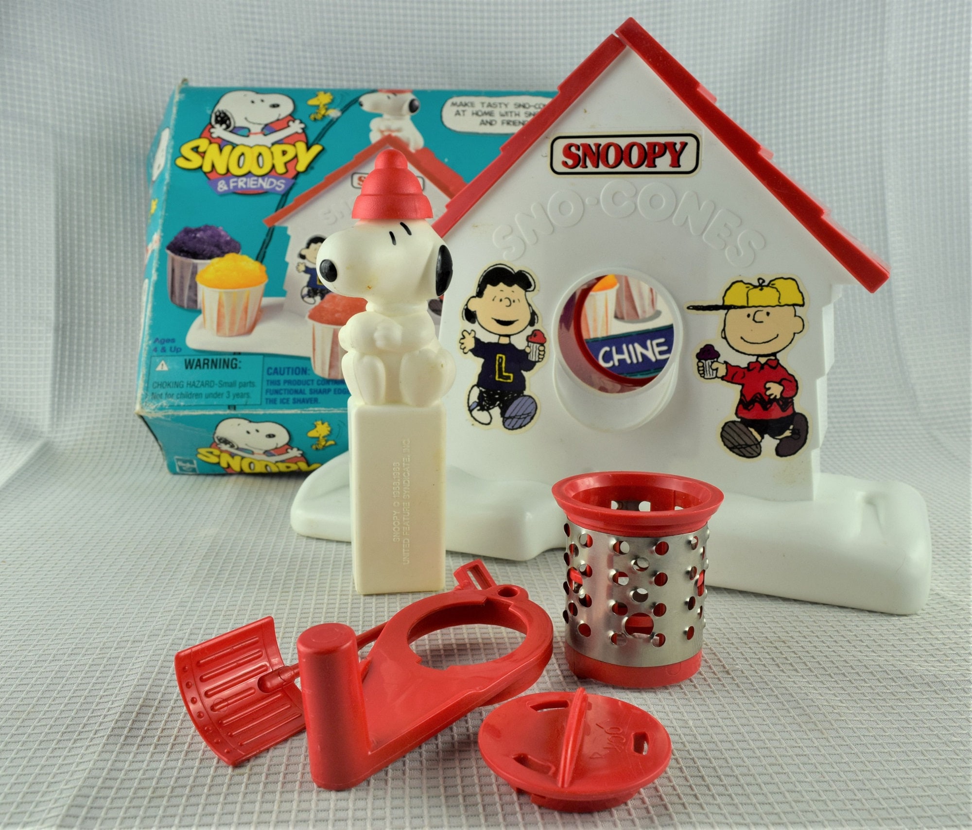 Vintage Snoopy Sno Cone Machine Peanuts Plastic Hand Cranked Snow