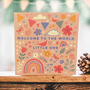 Tarjeta de nuevo bebé con arcoíris y flores / Bonita tarjeta de bienvenida al mundo para bebé / Tarjeta para bebé / Se puede enviar al destinatario con un mensaje personal