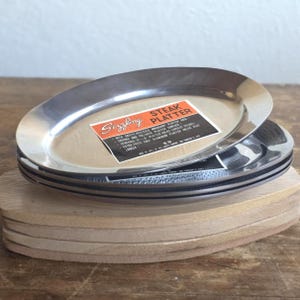 Vintage Sizzling Steak Platter 4er Set - Mid Century Steakhouse Serviergeschirr - Unbenutzt mit Box