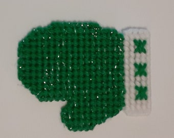 Green Mitten Magnet, Gift for her, Christmas Decoration, needlepoint, Snowflakes, Plastic Canvas