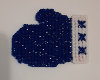Blue Mitten Magnet, Gift for her, Christmas Decoration, needlepoint, Snowflakes, Plastic Canvas