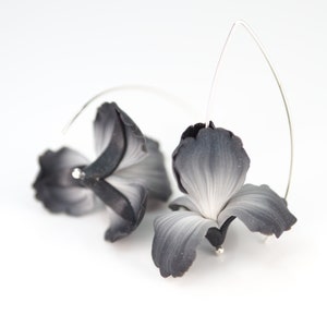 Black and gray spooky iris flower earrings, Black dangle floral gothic jewelry, Unusual statement jewellery image 1