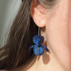 Dark blue iris flower earrings, birthday gift for wife, floral dangle earrings, polymer clay blue jewelry image 3