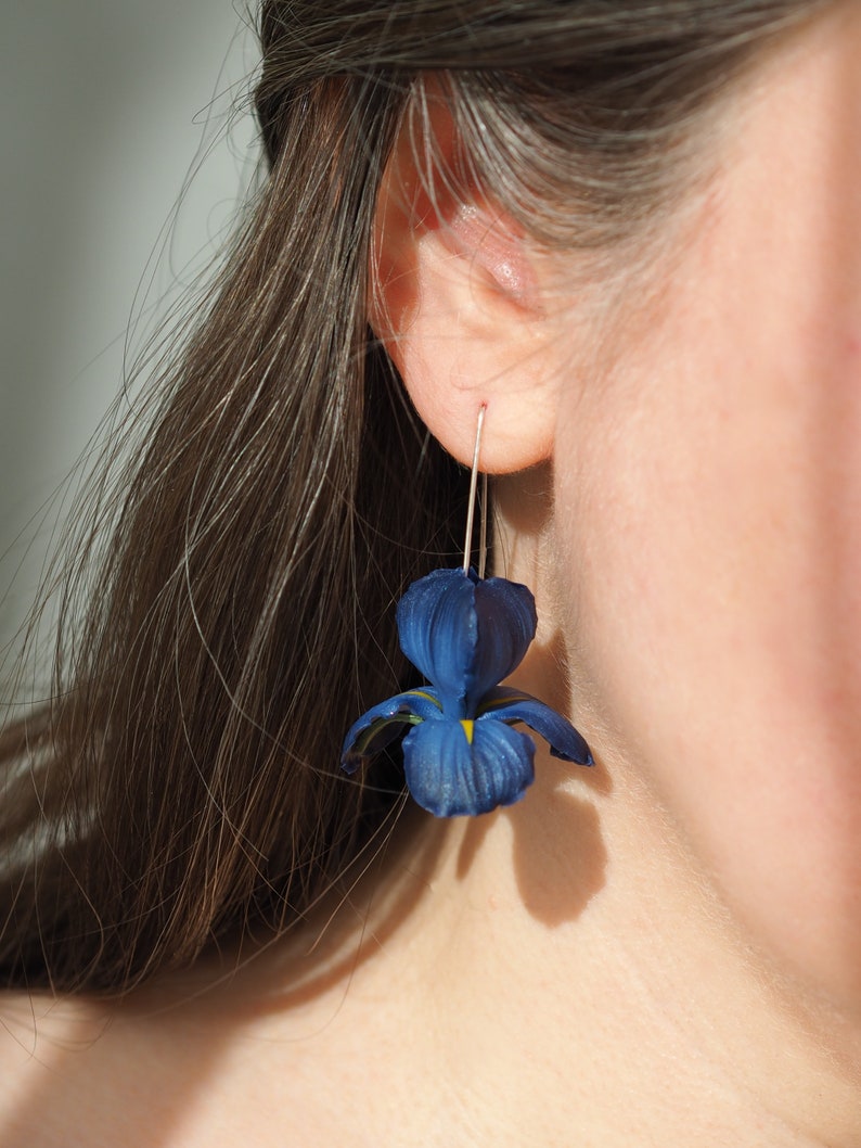 Dark blue iris flower earrings, birthday gift for wife, floral dangle earrings, polymer clay blue jewelry image 3