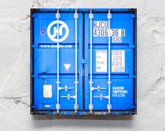Hamburg on wood - container blue