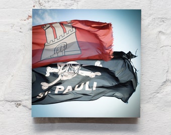 Hamburg on wood - Pauli flag