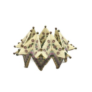 Handgefertigtes Perlenarmband: Geometrischer Boho Statement Schmuck