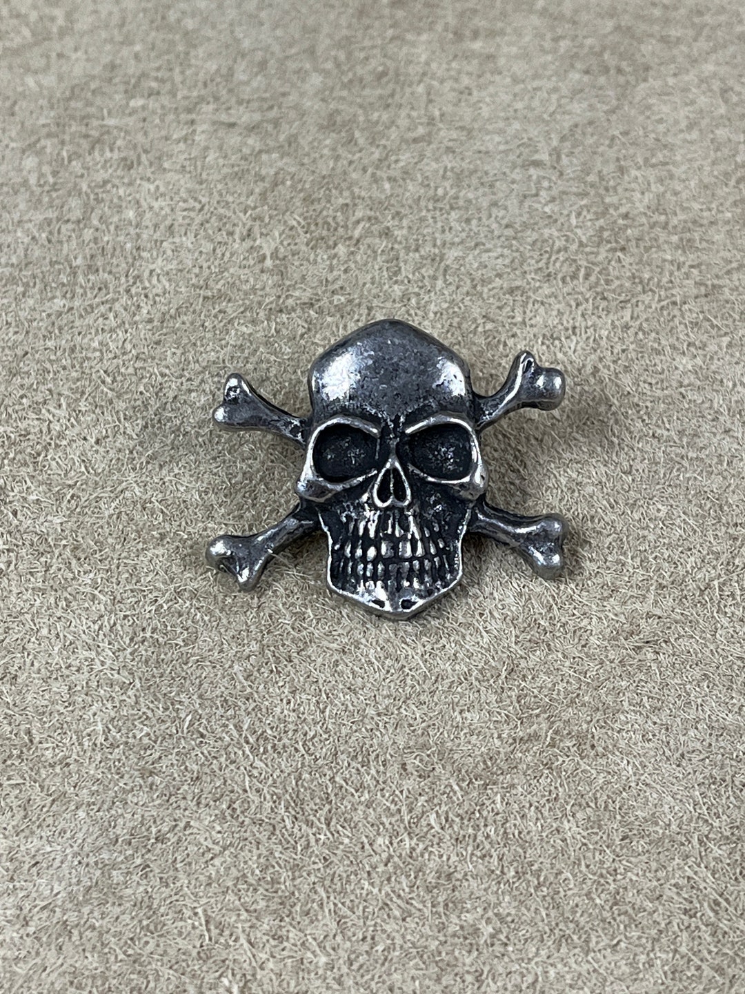Skull and Crossbones Decorative Button Snap Fits Line 24 Hardware Made ...